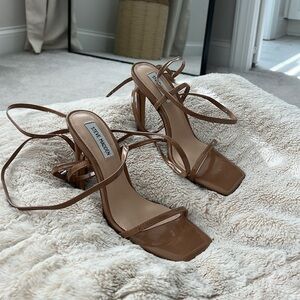 Steve Madden Brown Strappy Wrap Around The Ankle Heels in a Size 7 1/2…..